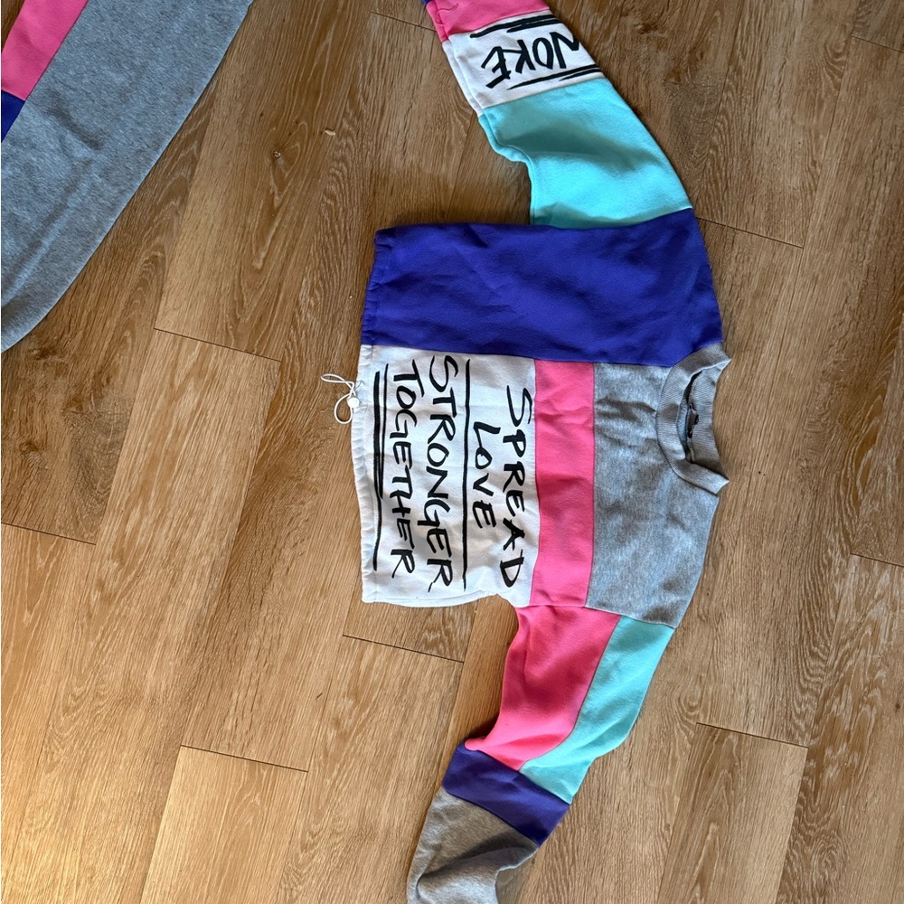 Fashion Nova Multicolor Graphic Lounge Set - Picture 3 of 4